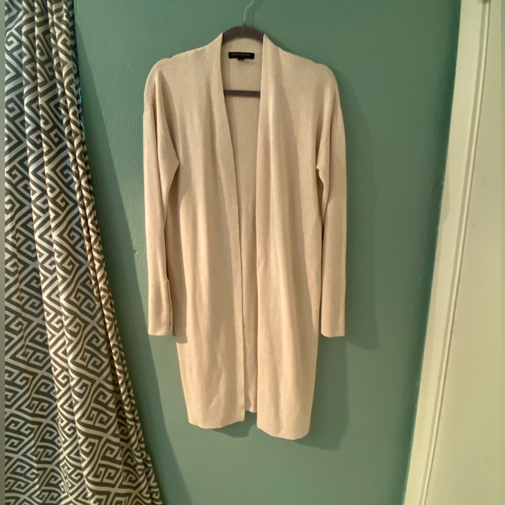 Banana Republic long cardigan, size M, very gently used, near perfect condition.